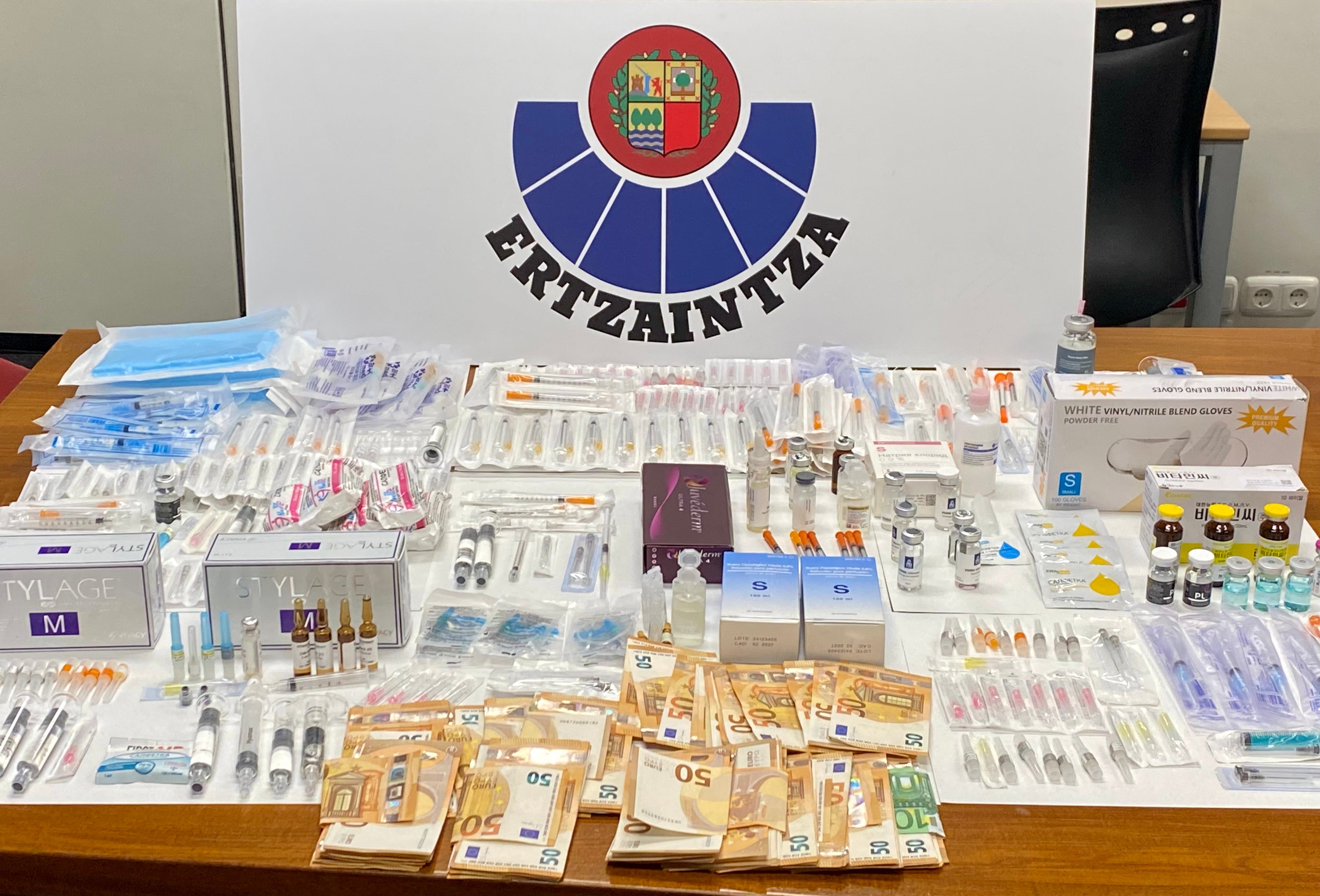 Detenidas dos mujeres en San Sebastián por realizar intervenciones estéticas sin licencia en un piso turístico Detenidas dos mujeres en San Sebastián por realizar intervenciones estéticas sin licencia en un piso turístico