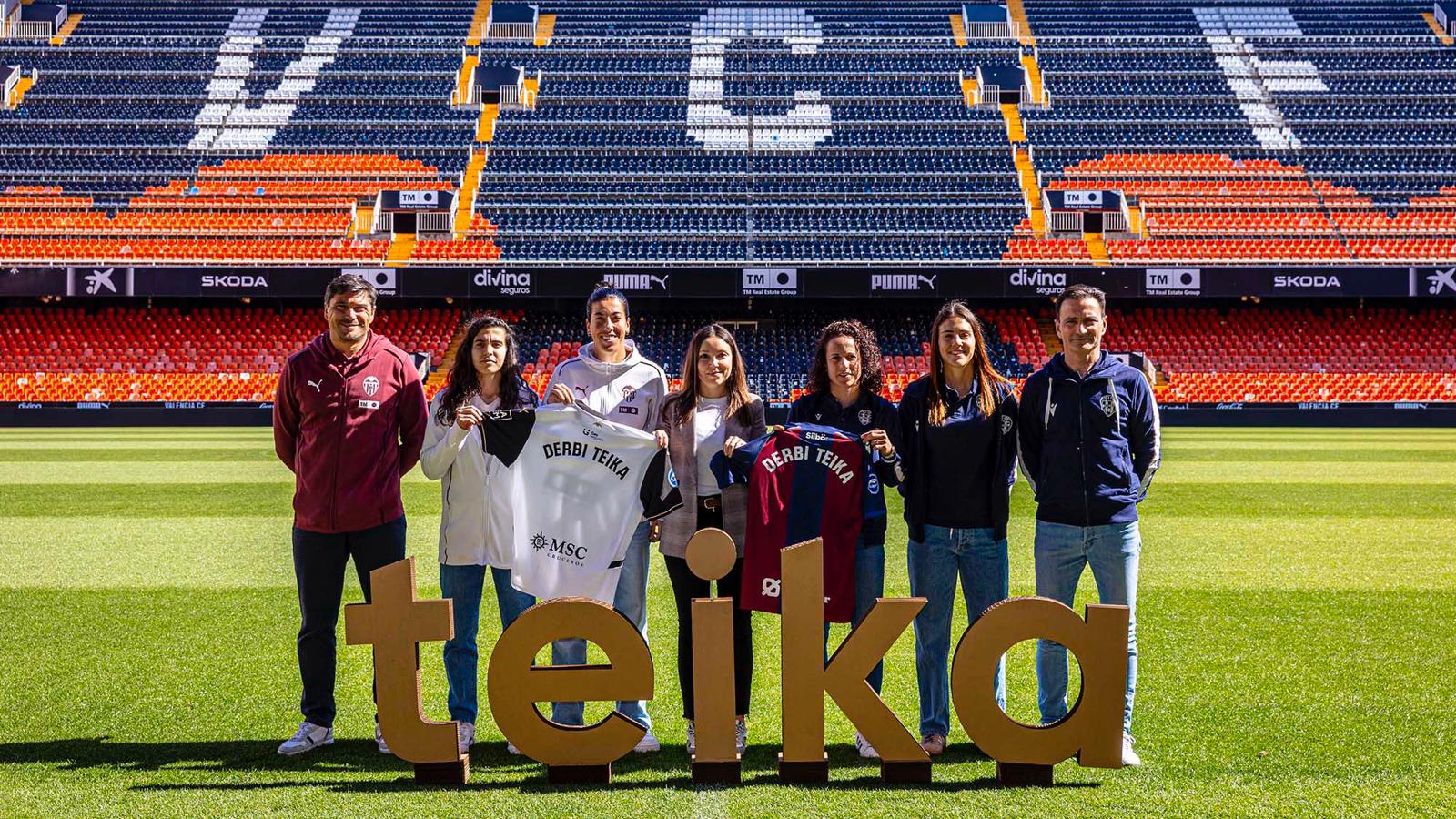 Valencia CF y Levante UD se juegan la permanencia en el estadio de Mestalla Valencia CF y Levante UD se juegan la permanencia en el estadio de Mestalla