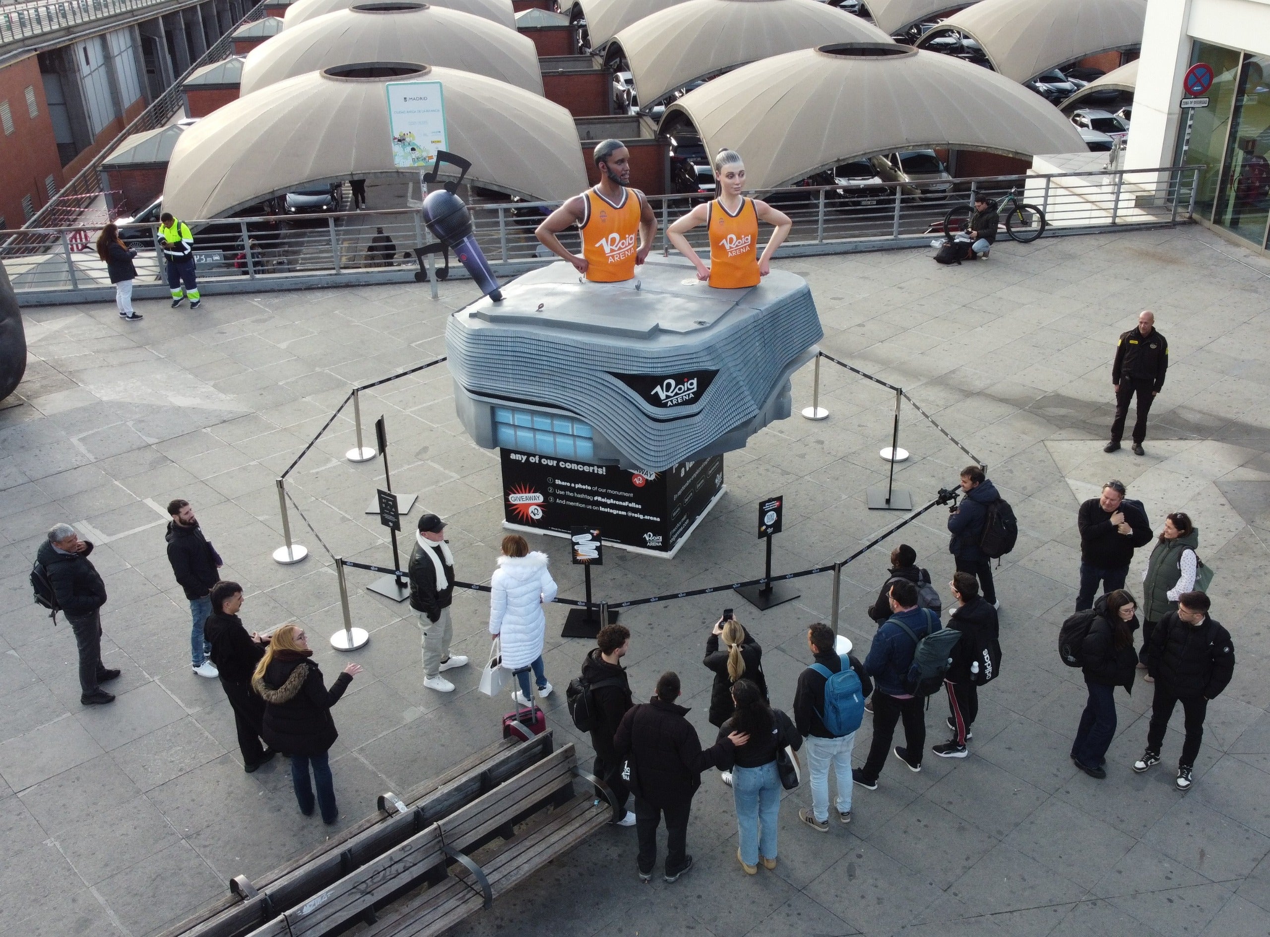 El Roig Arena se presenta en Madrid con un monumento en la Estación de Atocha El Roig Arena se presenta en Madrid con un monumento en la Estación de Atocha