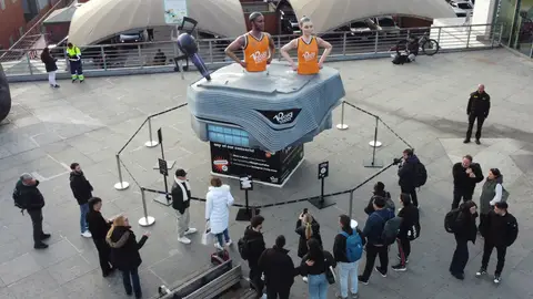 El Roig Arena se presenta en Madrid con un monumento en la Estación de Atocha El Roig Arena se presenta en Madrid con un monumento en la Estación de Atocha