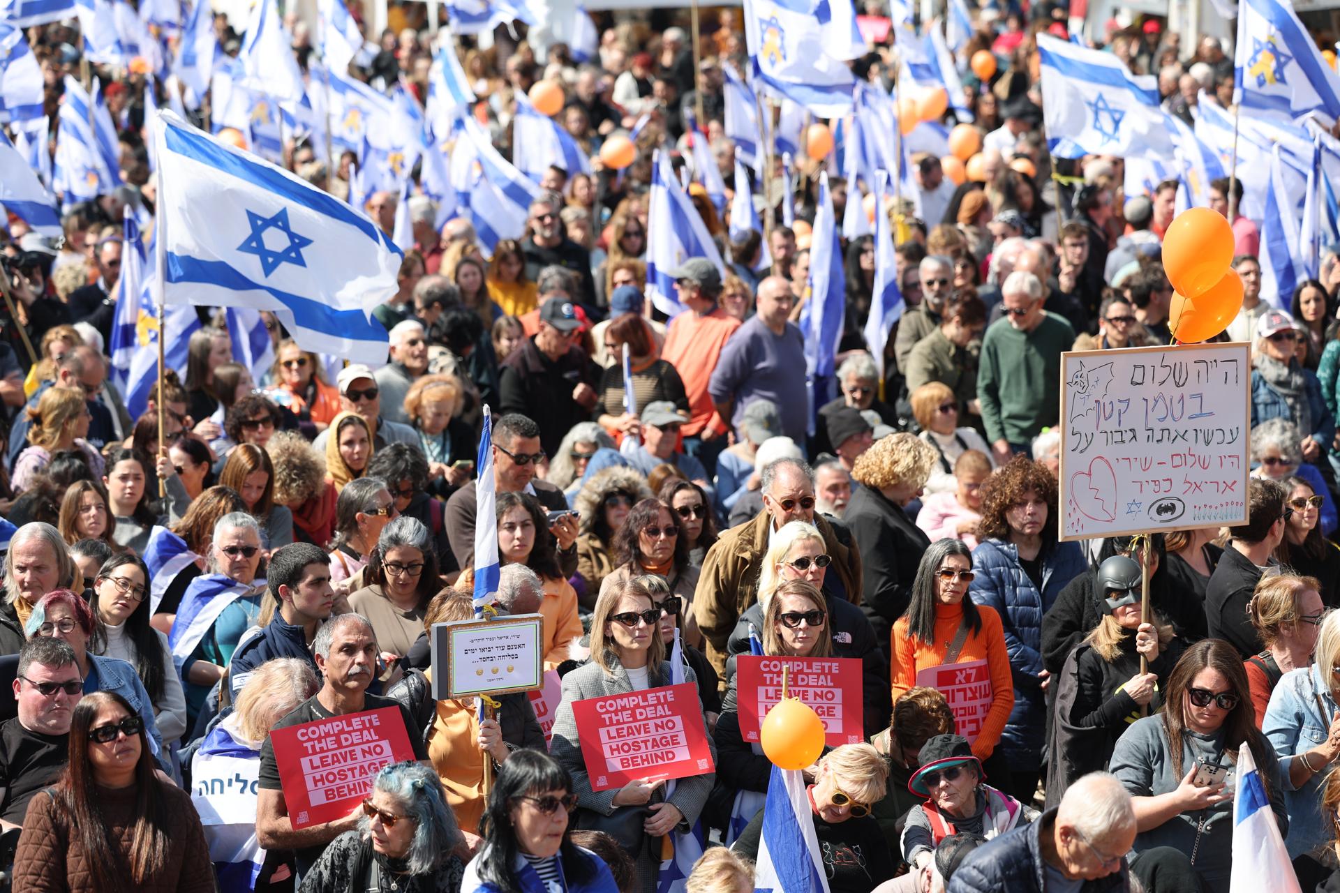 Hamás publica un vídeo de un rehén israelí exigiendo el fin del conflicto: "Ya está bien de esta guerra" Hamás publica un vídeo de un rehén israelí exigiendo el fin del conflicto: "Ya está bien de esta guerra"