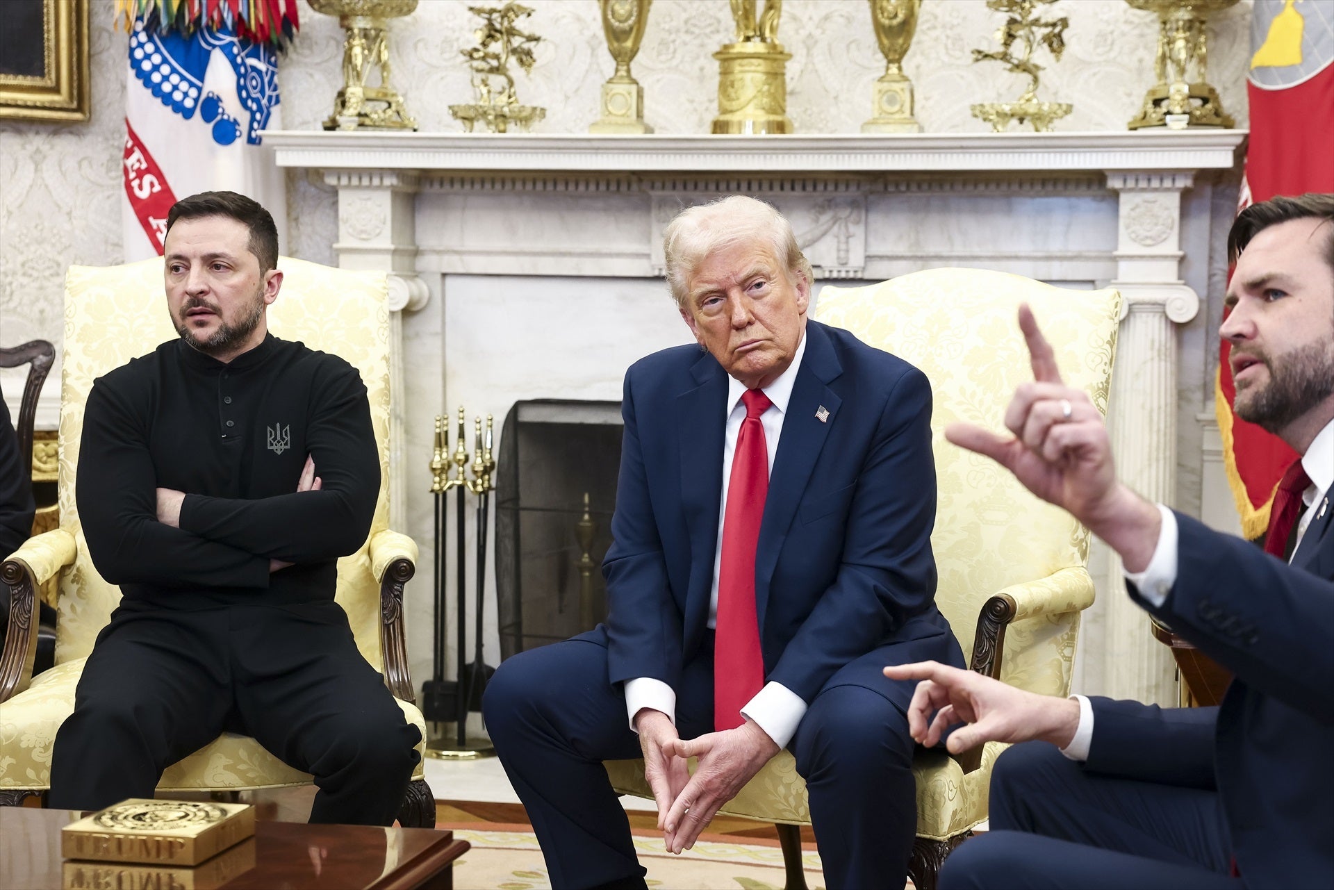 Trump sopesa suspender envíos militares a Ucrania tras su bronca con Zelenski Trump sopesa suspender envíos militares a Ucrania tras su bronca con Zelenski