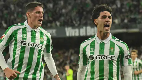 Johnny Cardoso y Sergi Altimira. Johnny Cardoso y Sergi Altimira.