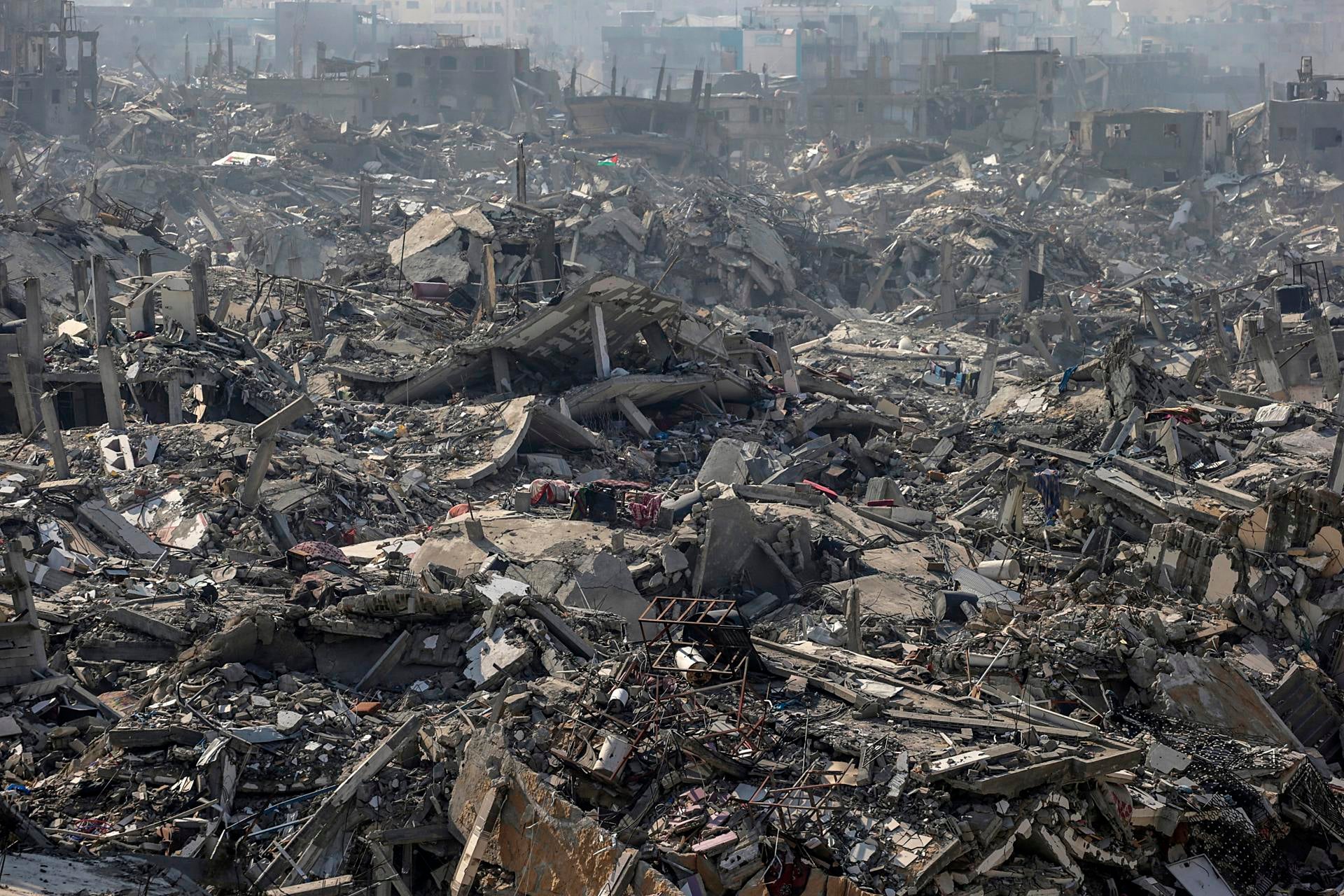 Israel detiene la entrada de ayuda a Gaza tras expirar la primera fase y aceptar extender el alto el fuego en el Ramadán Israel detiene la entrada de ayuda a Gaza tras expirar la primera fase y aceptar extender el alto el fuego en el Ramadán