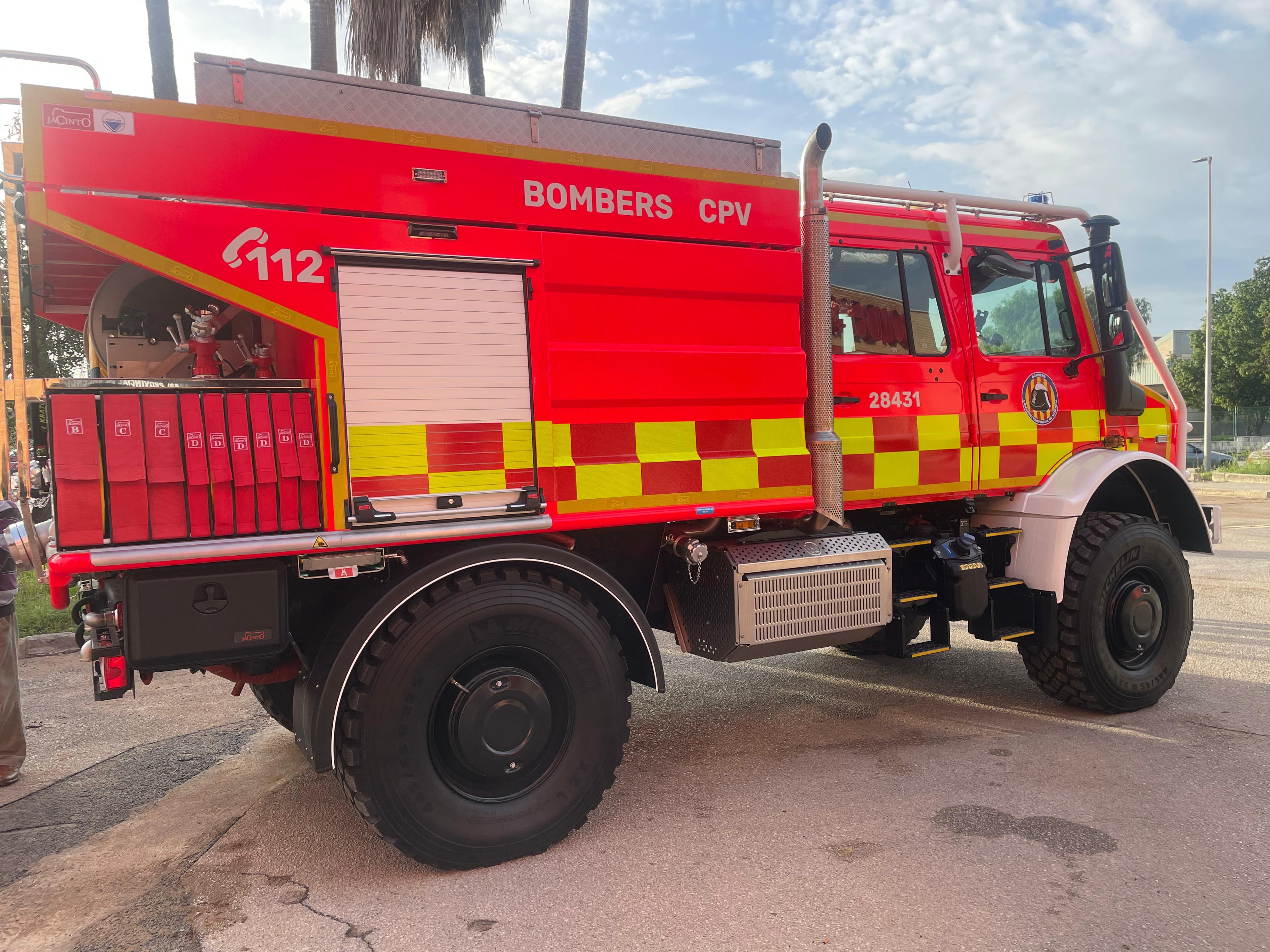 Mueren dos personas en un incendio en Vall d'en Bas, en Girona Mueren dos personas en un incendio en Vall d'en Bas, en Girona