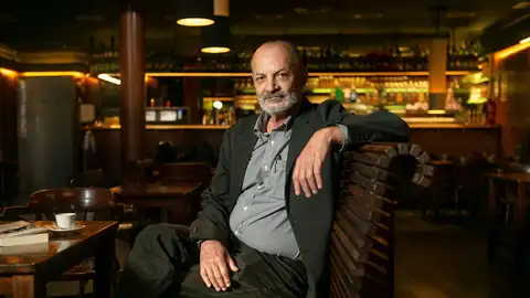 Fotografía de archivo del escritor Pedro Zarralki durante la presentación de su novela "La curva del olvido" en Barcelona. Fotografía de archivo del escritor Pedro Zarralki durante la presentación de su novela "La curva del olvido" en Barcelona.