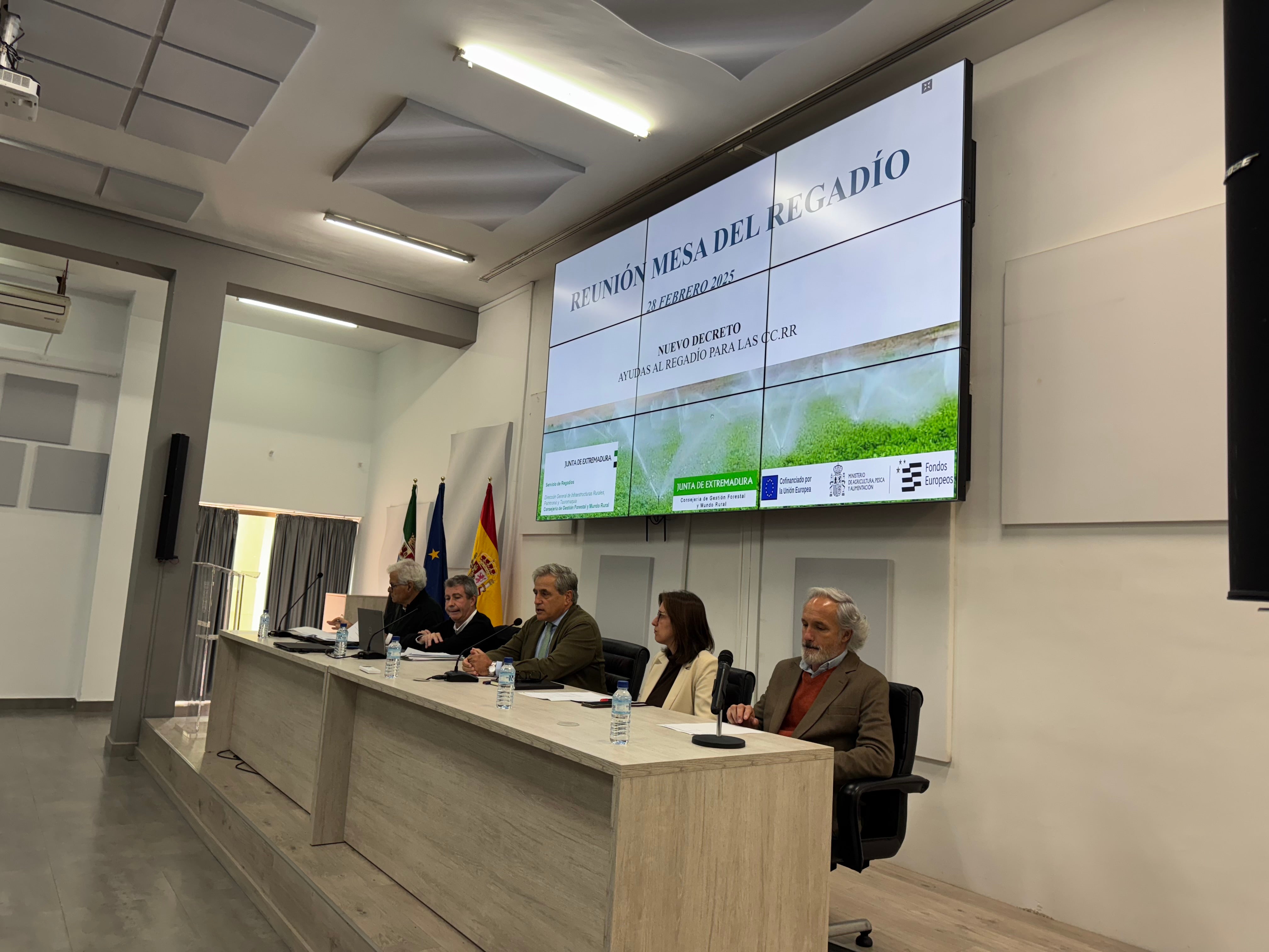 Regantex aboga por una colaboración fluida y dinámica entre la administración y los regantes en la Mesa del Regadío Regantex aboga por una colaboración fluida y dinámica entre la administración y los regantes en la Mesa del Regadío