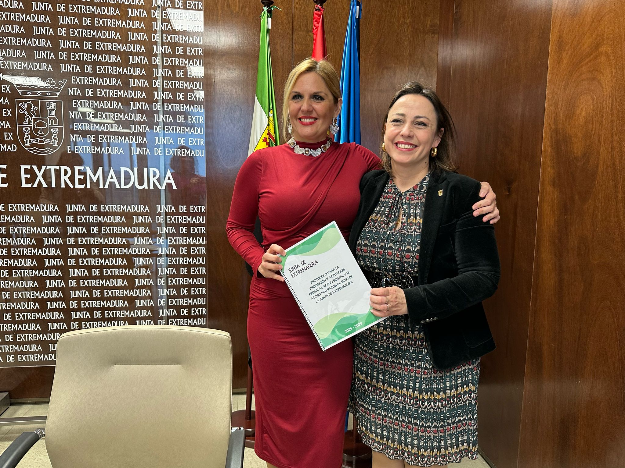 La Junta de Extremadura aprueba el I Protocolo de Prevención del Acoso Sexual y por Razón de Sexo para el personal de su plantilla La Junta de Extremadura aprueba el I Protocolo de Prevención del Acoso Sexual y por Razón de Sexo para el personal de su plantilla