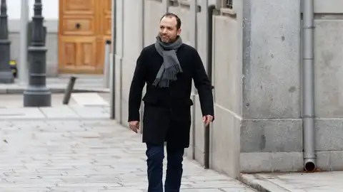 Víctor Ábalos, hijo de José Luis Ábalos, en su llegada al Tribunal Supremo este martes Víctor Ábalos, hijo de José Luis Ábalos, en su llegada al Tribunal Supremo este martes