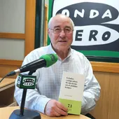 José Luis Puerto con el libro 'Veladas Campesinas de Invierno' José Luis Puerto con el libro 'Veladas Campesinas de Invierno'