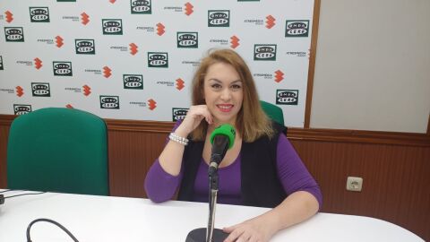 Mar&iacute;a Chaparro en los estudios de Onda Cero Ciudad Real