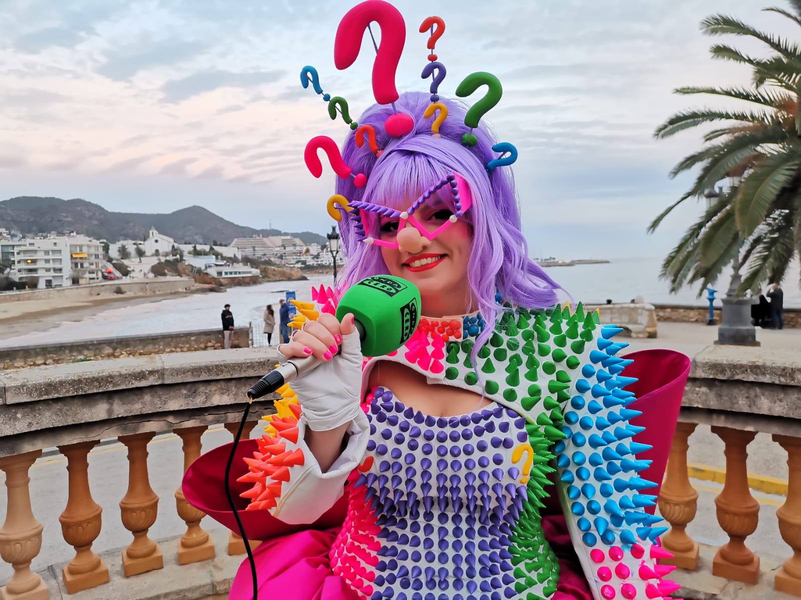 La Reina del Carnaval de Sitges Cansina Fardo porta la sàtira i la irreverència a la recta final de la festa La Reina del Carnaval de Sitges Cansina Fardo porta la sàtira i la irreverència a la recta final de la festa