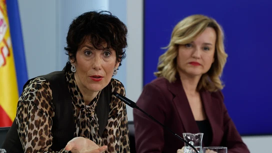 La ministra de Inclusión, Seguridad Social y Migraciones, Elma Saiz, y la ministra de Educación y portavoz del Gobierno Pilar Alegría La ministra de Inclusión, Seguridad Social y Migraciones, Elma Saiz, y la ministra de Educación y portavoz del Gobierno Pilar Alegría/ EFE/ JJ Guillén