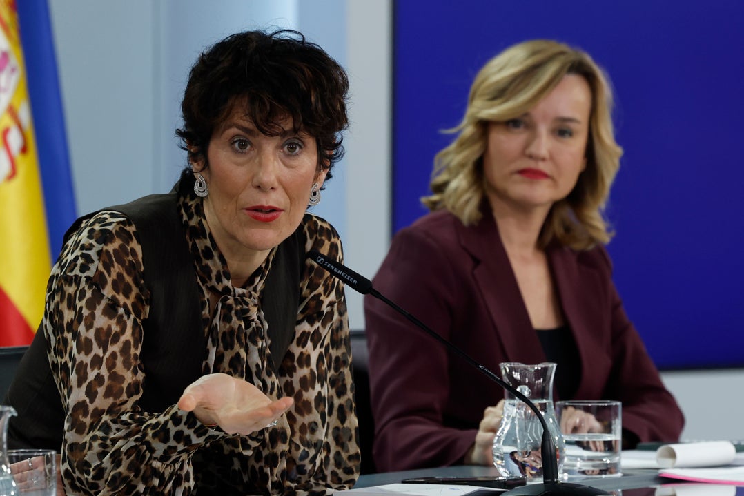 El Gobierno defiende el pacto PSOE-Junts sobre inmigración: "No es cesión, es una delegación de competencias" El Gobierno defiende el pacto PSOE-Junts sobre inmigración: "No es cesión, es una delegación de competencias"