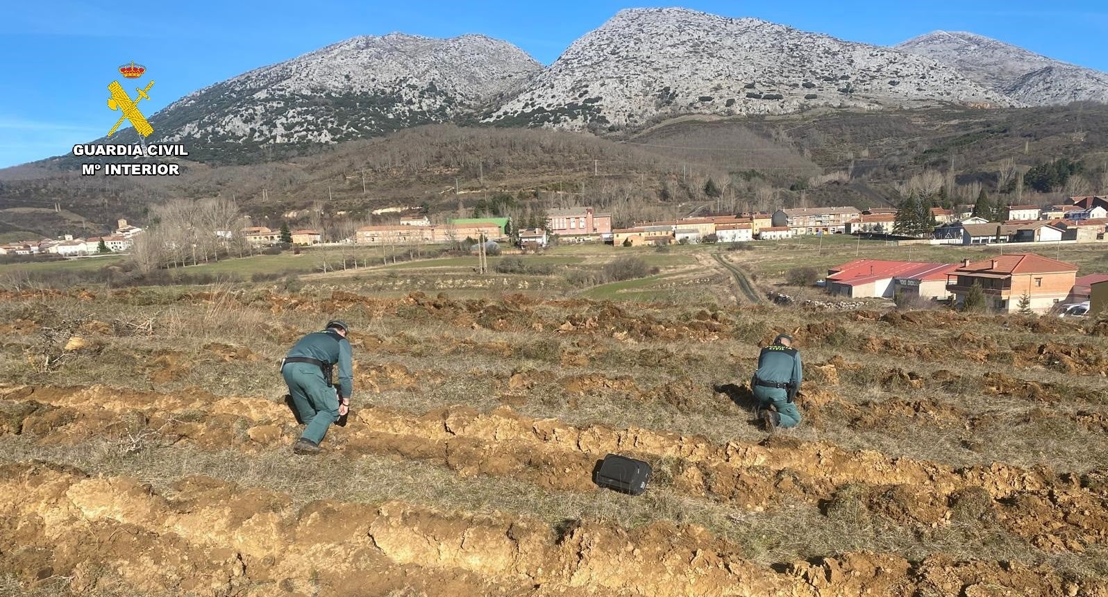 Investigadas dos personas por realizar trabajos en un terreno donde se ubica un yacimiento arqueológico en Las Heras de la Peña Investigadas dos personas por realizar trabajos en un terreno donde se ubica un yacimiento arqueológico en Las Heras de la Peña
