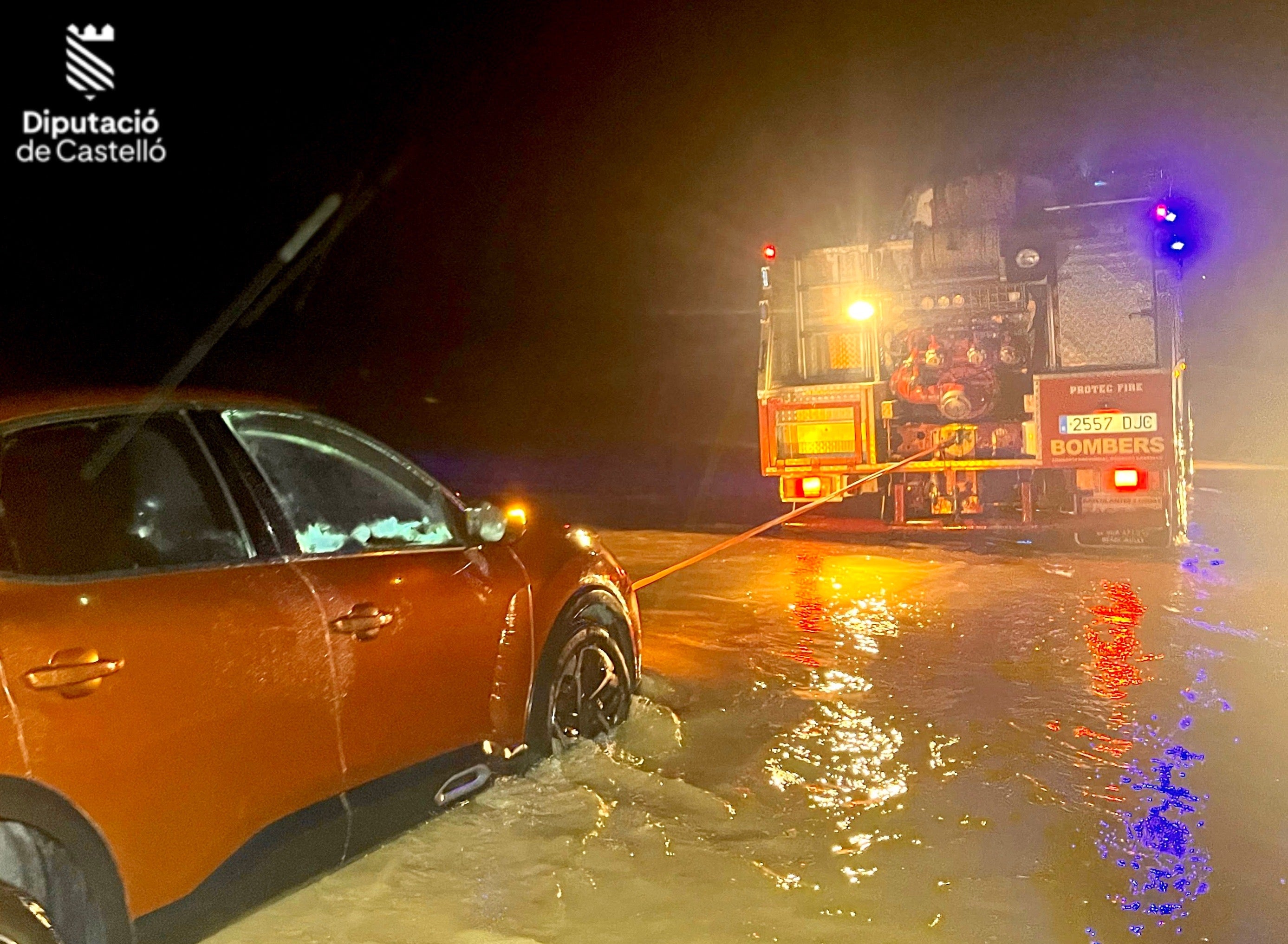 Primeras incidencias en Castellón por lluvias: achiques de agua y rescate de vehículos Primeras incidencias en Castellón por lluvias: achiques de agua y rescate de vehículos
