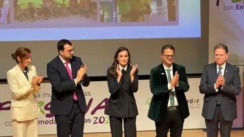 Mónica García, Adrián Barbón, Doña Letizia, Juan Carrión y Alfredo Canteli. Mónica García, Adrián Barbón, Doña Letizia, Juan Carrión y Alfredo Canteli