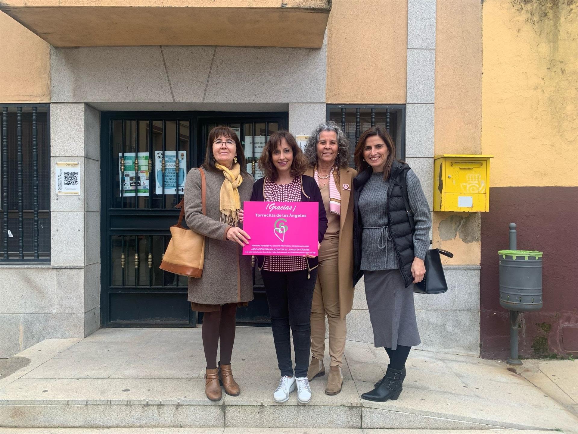 La AECC reconoce la labor de más de un centenar de municipios de la provincia de Cáceres La AECC reconoce la labor de más de un centenar de municipios de la provincia de Cáceres