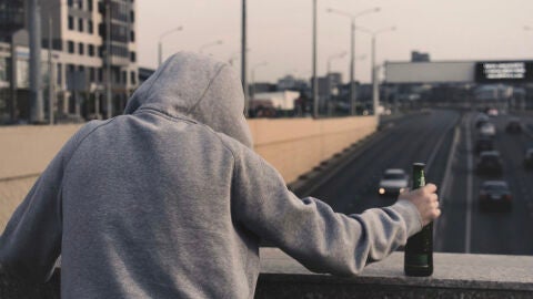 El alcoholismo cada vez afecta a m&aacute;s gente joven