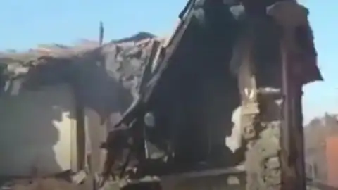 Cuatro personas siguen hospitalizadas por la explosión de gas de Mieres Cuatro personas siguen hospitalizadas por la explosión de gas de Mieres