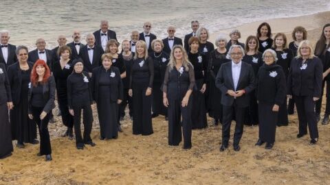 Coral Polifónica l'Alfàs Canta con su director artístico José A. Rubio. Coral Polifónica l'Alfàs Canta con su director artístico José A. Rubio.