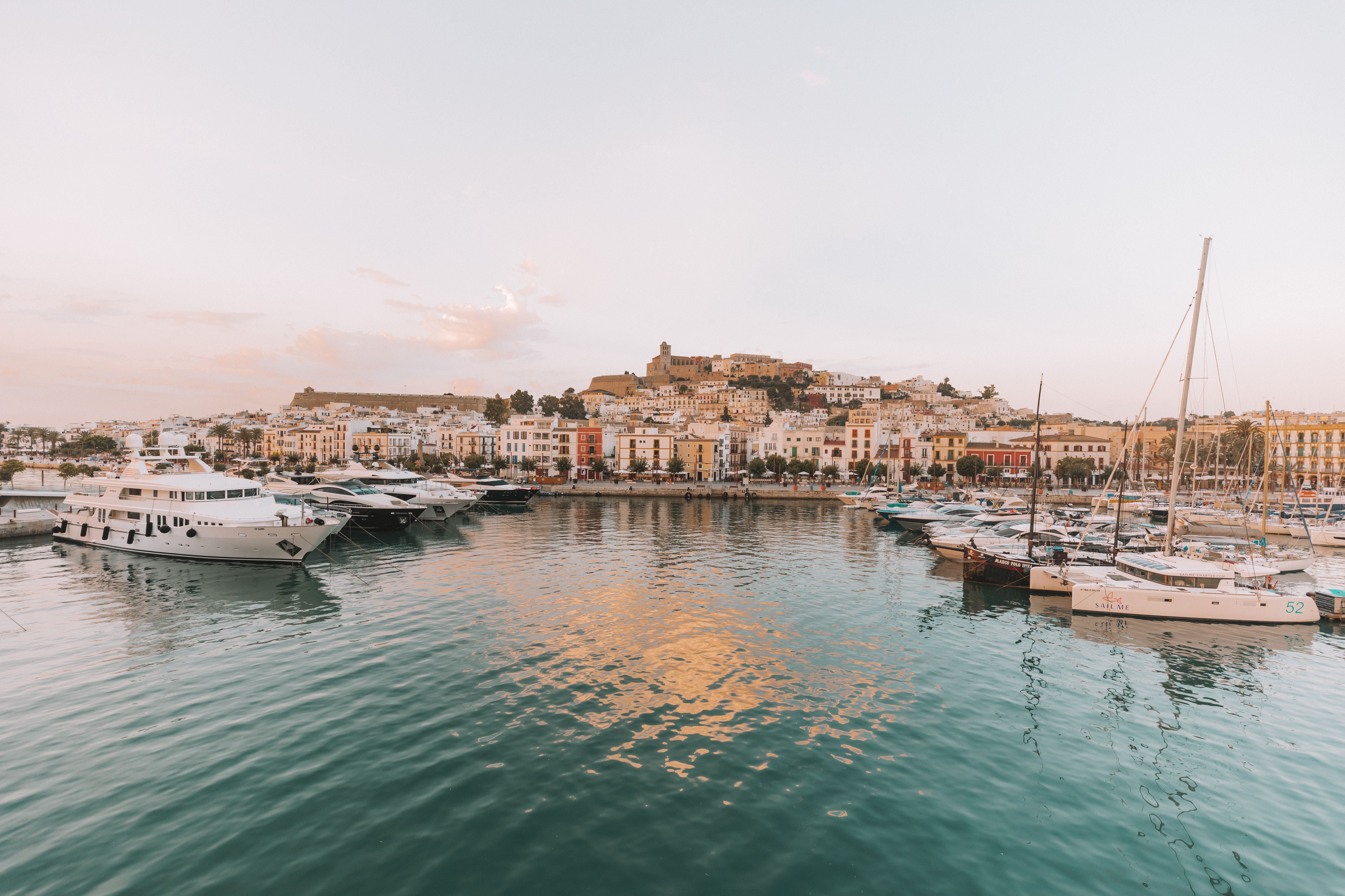 Eivissa: Descubre el alma mediterránea más allá del verano Eivissa: Descubre el alma mediterránea más allá del verano