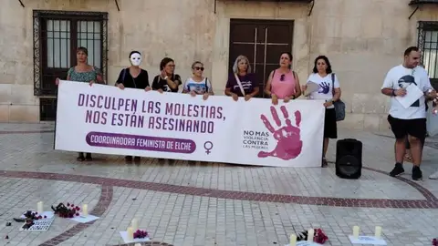 Concentración contra la violencia de género en Elche Concentración contra la violencia de género en Elche