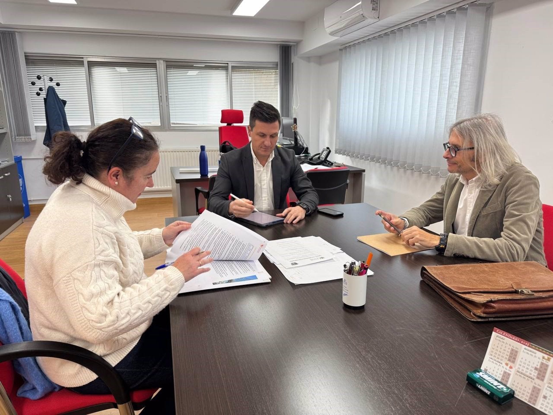 La Diputación de Cáceres y la UEx acercan posturas para diseñar acciones innovadoras en el abordaje del desarrollo rural La Diputación de Cáceres y la UEx acercan posturas para diseñar acciones innovadoras en el abordaje del desarrollo rural