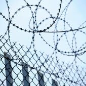 Les entitats en defensa dels drets de les persones migrants veuen amb preocupació l'acord entre PSOE i Junts