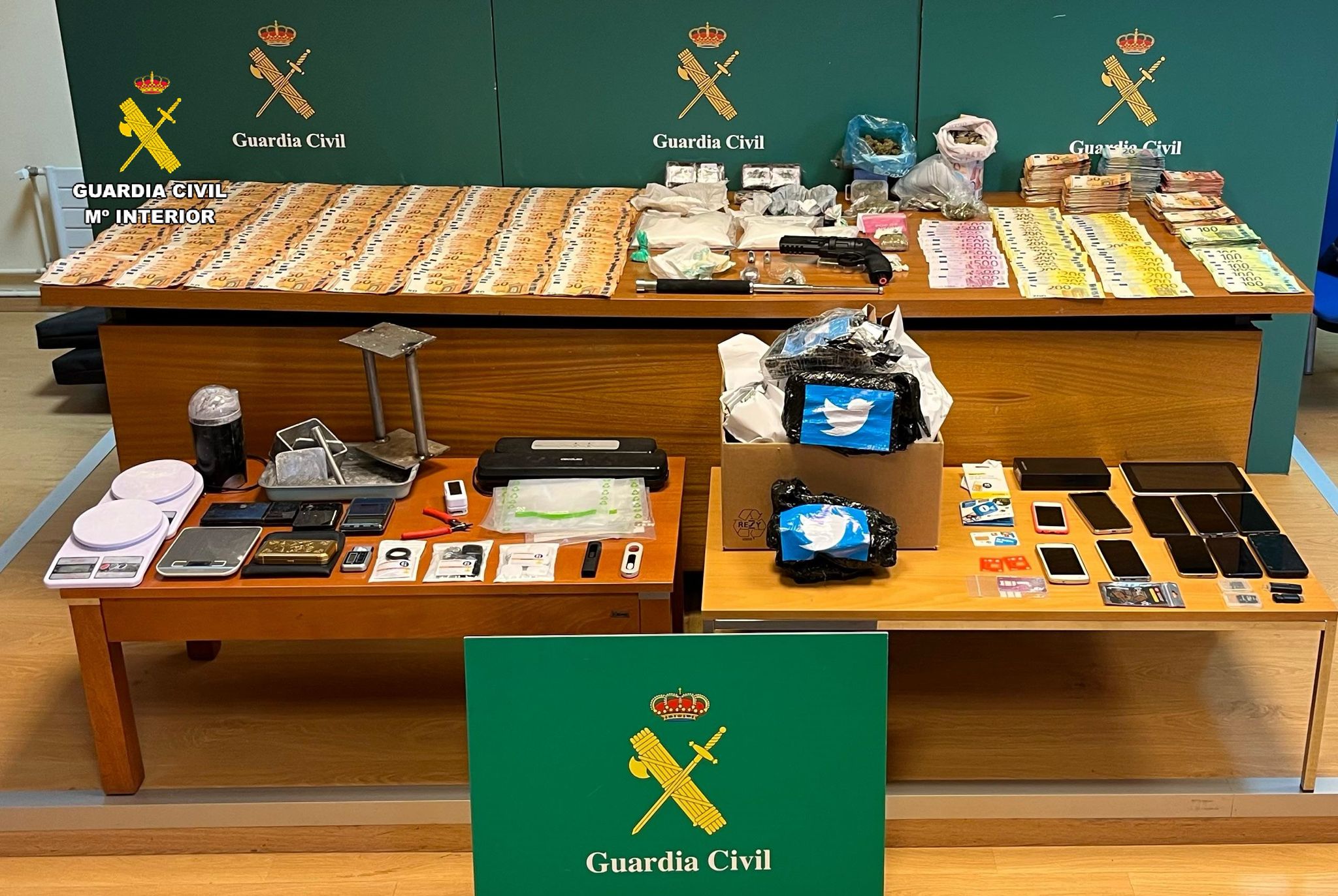 Detenidas cuatro personas que distribuían cocaína en Palencia, Burgos y Cantabria Detenidas cuatro personas que distribuían cocaína en Palencia, Burgos y Cantabria