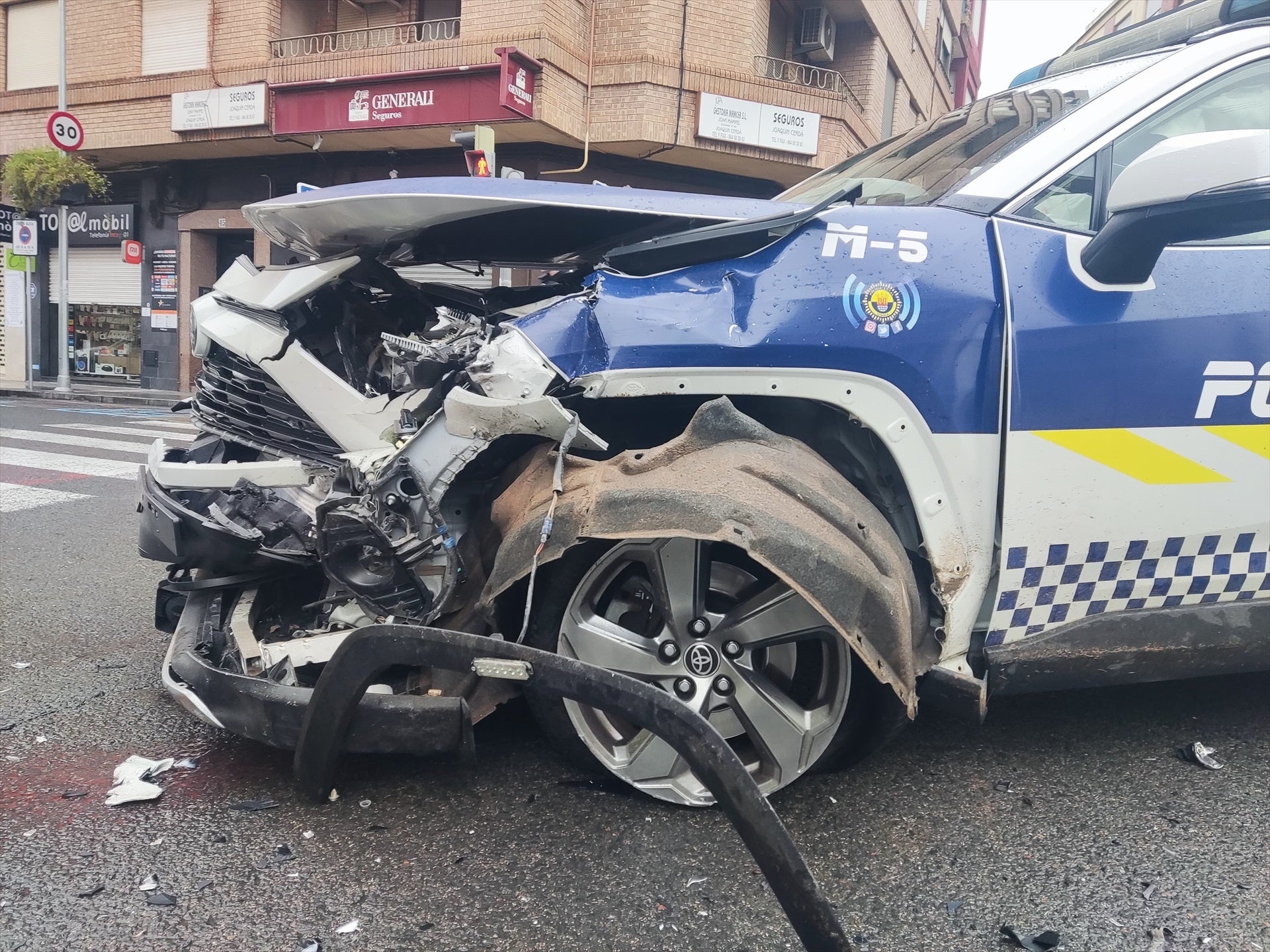 Heridos tres policías en Onda tras chocar contra ellos un conductor que dio positivo en cocaína Heridos tres policías en Onda tras chocar contra ellos un conductor que dio positivo en cocaína