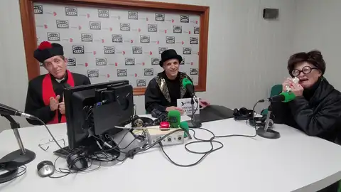 Miembros del Grupo Artístico Literario 'El Trascacho' preparados para El Entierro de la Sardina Miembros del Grupo Artístico Literario 'El Trascacho' preparados para El Entierro de la Sardina