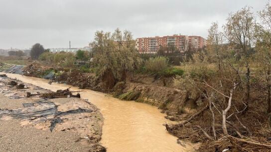 R&iacute;o T&uacute;ria a su paso por Manises en el temporal de lluvias de comienzos de marzo de 2025