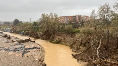 Río Túria a su paso por Manises en el temporal de lluvias de comienzos de marzo de 2025 Río Túria a su paso por Manises en el temporal de lluvias de comienzos de marzo de 2025