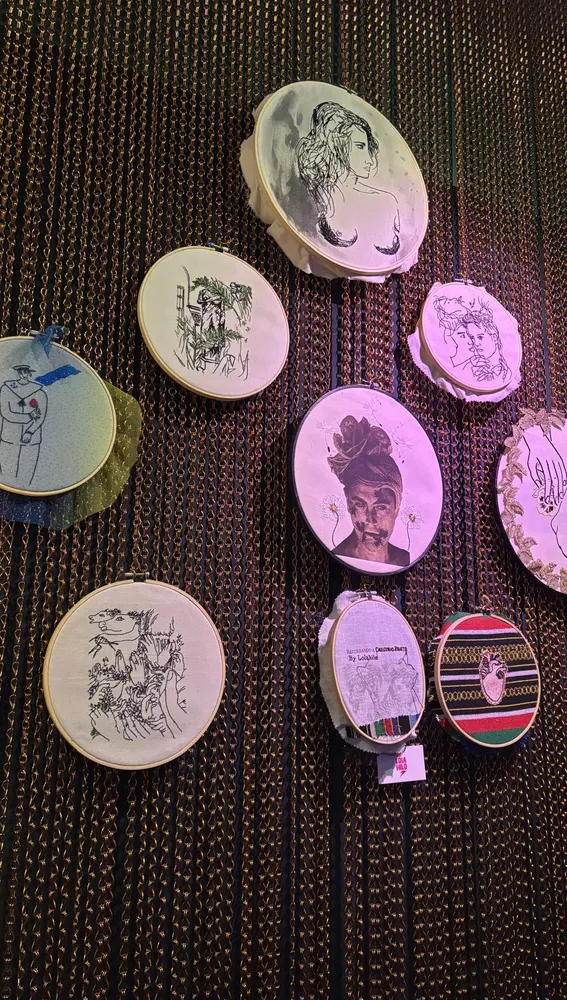 Bastidores con bordados sobre dibujos y fotografías de Gregorio Prieto Bastidores con bordados sobre dibujos y fotografías de Gregorio Prieto