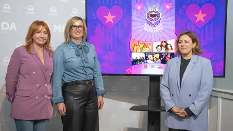 La diputada de Igualdad de la Diputación de Badajoz, Lourdes Linares, la presidenta de la Asamblea de Extremadura, Blanca Martín y la delegada de Igualdad del Ayuntamiento de Mérida, Ana Aragoneses La diputada de Igualdad de la Diputación de Badajoz, Lourdes Linares, la presidenta de la Asamblea de Extremadura, Blanca Martín y la delegada de Igualdad del Ayuntamiento de Mérida, Ana Aragoneses