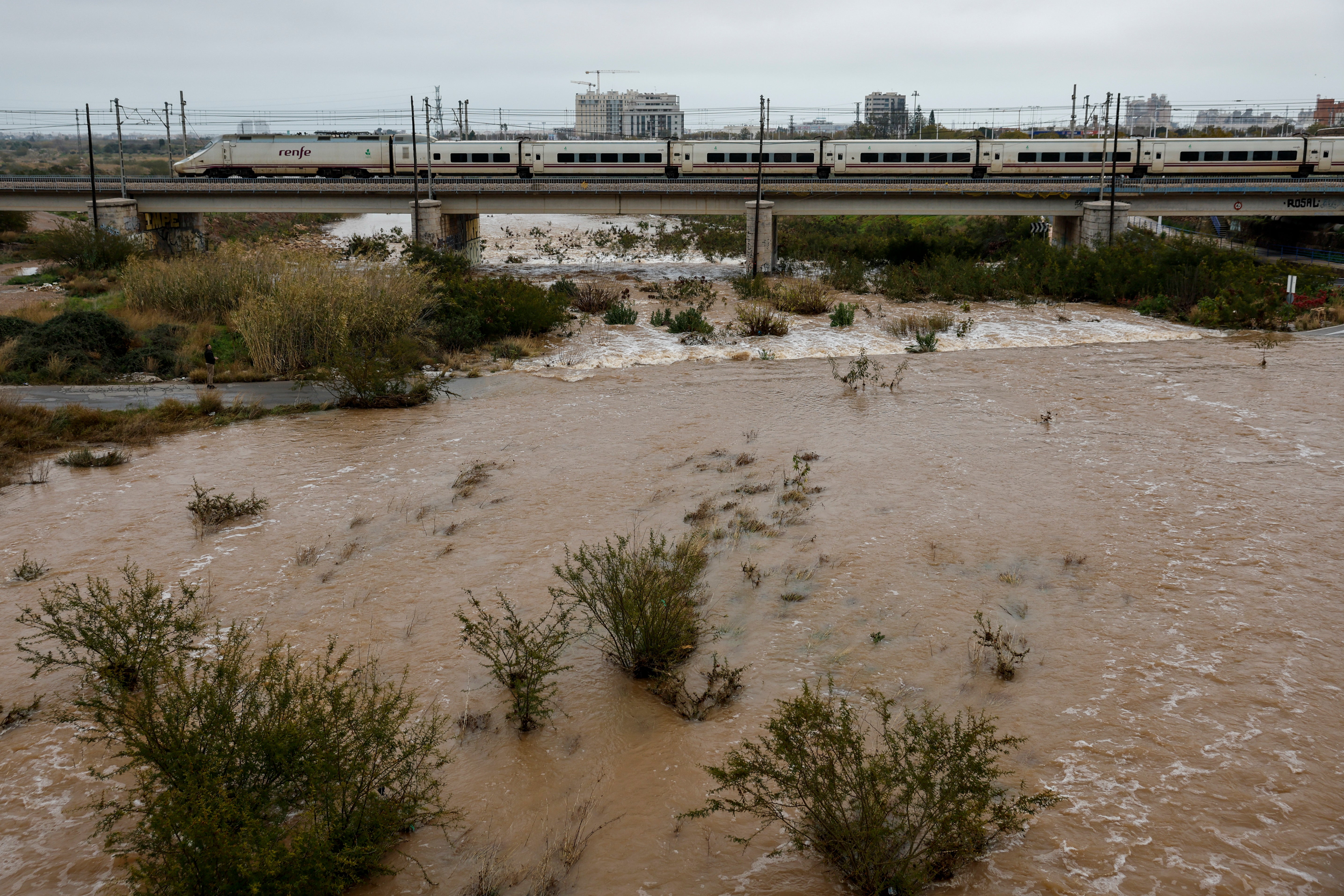 Una veintena de carreteras secundarias de la Comunitat Valenciana están afectadas por el temporal de lluvias Una veintena de carreteras secundarias de la Comunitat Valenciana están afectadas por el temporal de lluvias