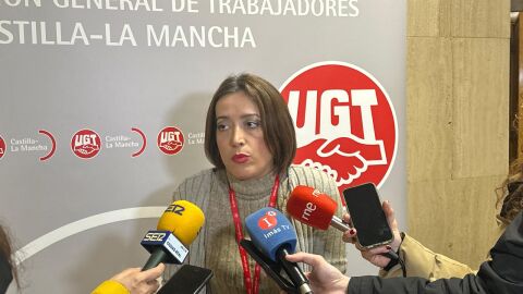 Alfonsi &Aacute;lvarez atendiendo a los medios de comunicaci&oacute;n durante el Congreso de UGT