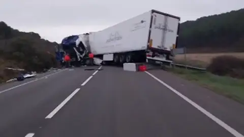 Cuatro fallecidos en un accidente entre dos camiones en Fitero Cuatro fallecidos en un accidente entre dos camiones en Fitero