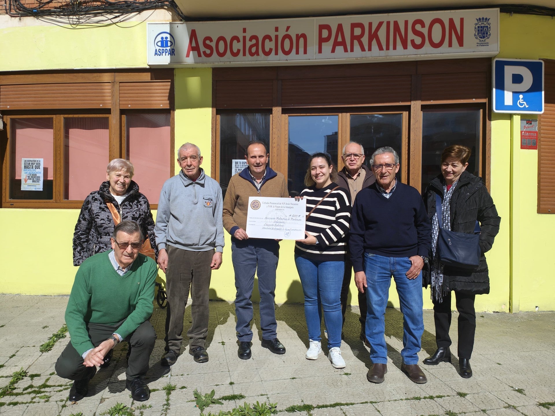 Los Nazarenos de Palencia donan 1.300 euros a colectivos de Párkinson y Autismo de Palencia Los Nazarenos de Palencia donan 1.300 euros a colectivos de Párkinson y Autismo de Palencia