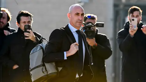La Fiscalía pide que se repita el juicio a Rubiales con un cambio de juez La Fiscalía pide que se repita el juicio a Rubiales con un cambio de juez