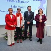 Las premiadas junto a Miguel Ángel Valverde y la vicepresidenta Encarnación Medina Las premiadas junto a Miguel Ángel Valverde y la vicepresidenta Encarnación Medina
