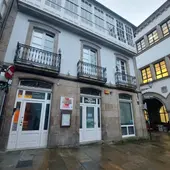Eliminan las pintadas localizadas en la fachada del restaurante Dakar en la rúa do Franco Eliminan las pintadas localizadas en la fachada del restaurante Dakar en la rúa do Franco
