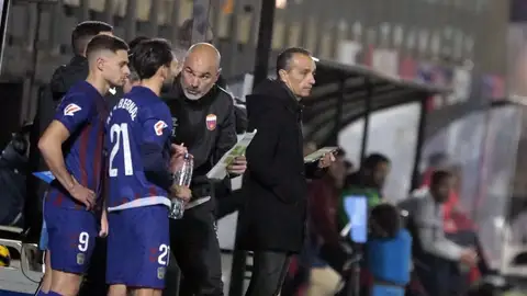 José Luis Oltra prepara cambios en el Eldense-Levante. José Luis Oltra prepara cambios en el Eldense-Levante.