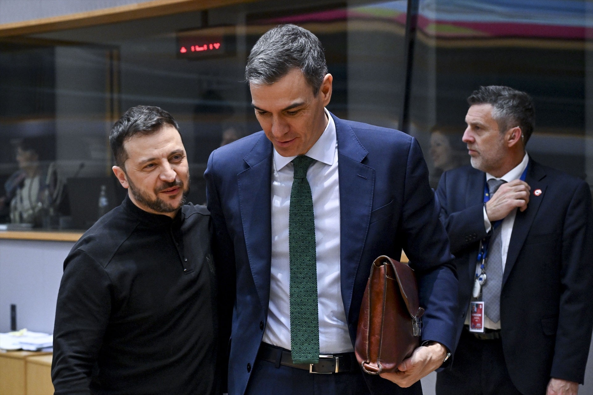 Pedro Sánchez se abre a llegar al 2% en Defensa antes de lo esperado y la oposición de sus socios Pedro Sánchez se abre a llegar al 2% en Defensa antes de lo esperado y la oposición de sus socios