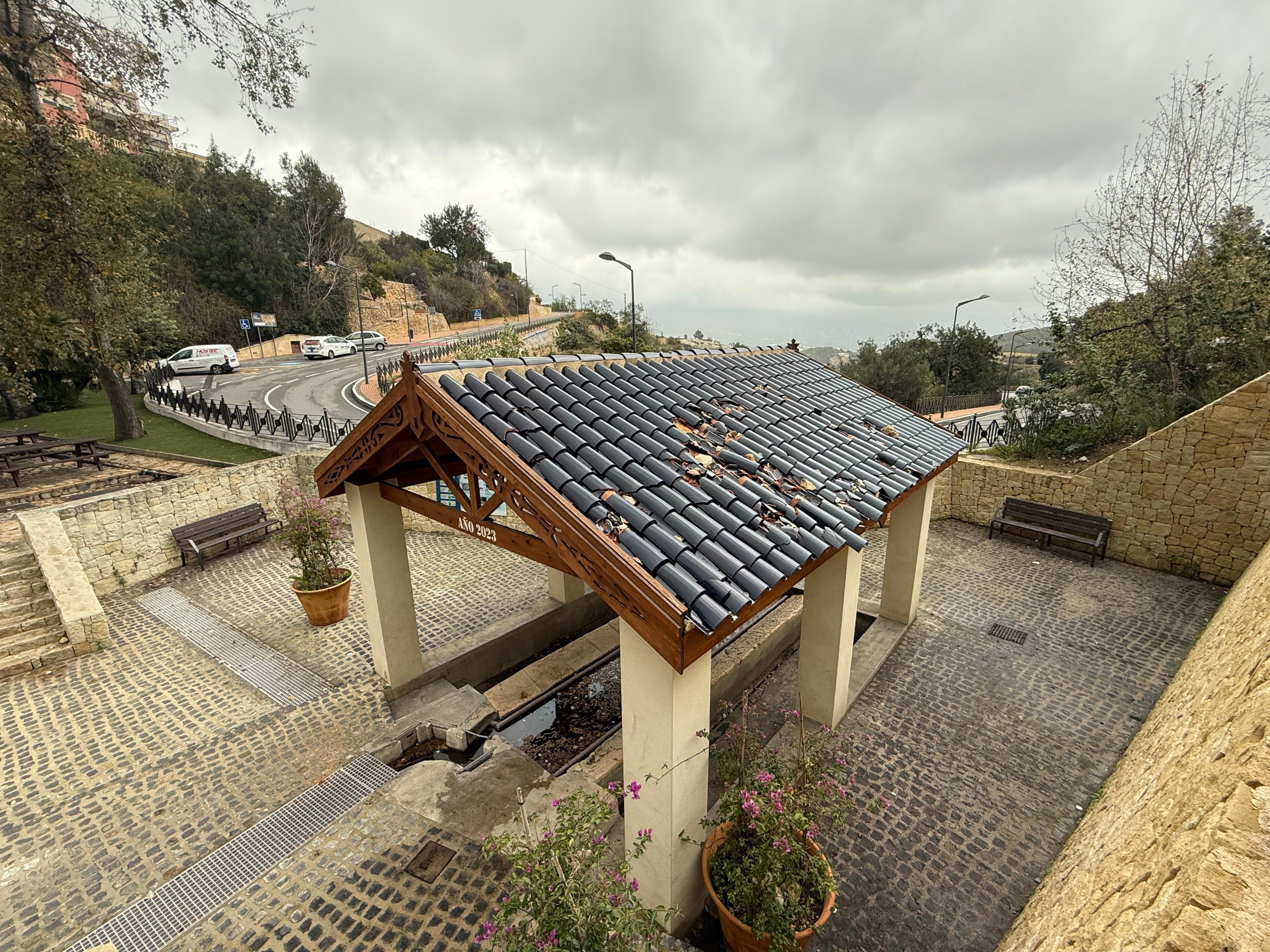 La Nucía pide la colaboración ciudadana para encontrar a los culpables de los daños en la cubierta del lavadero de La Favara La Nucía pide la colaboración ciudadana para encontrar a los culpables de los daños en la cubierta del lavadero de La Favara