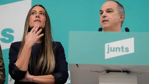 Hablar catalán para obtener el permiso de residencia: nuevo punto de fricción en el pacto de PSOE y Junts Hablar catalán para obtener el permiso de residencia: nuevo punto de fricción en el pacto de PSOE y Junts