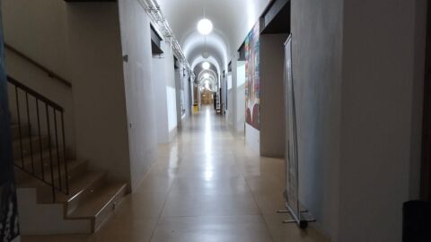 Pasillo de la Facultad de Comunicaci&oacute;n