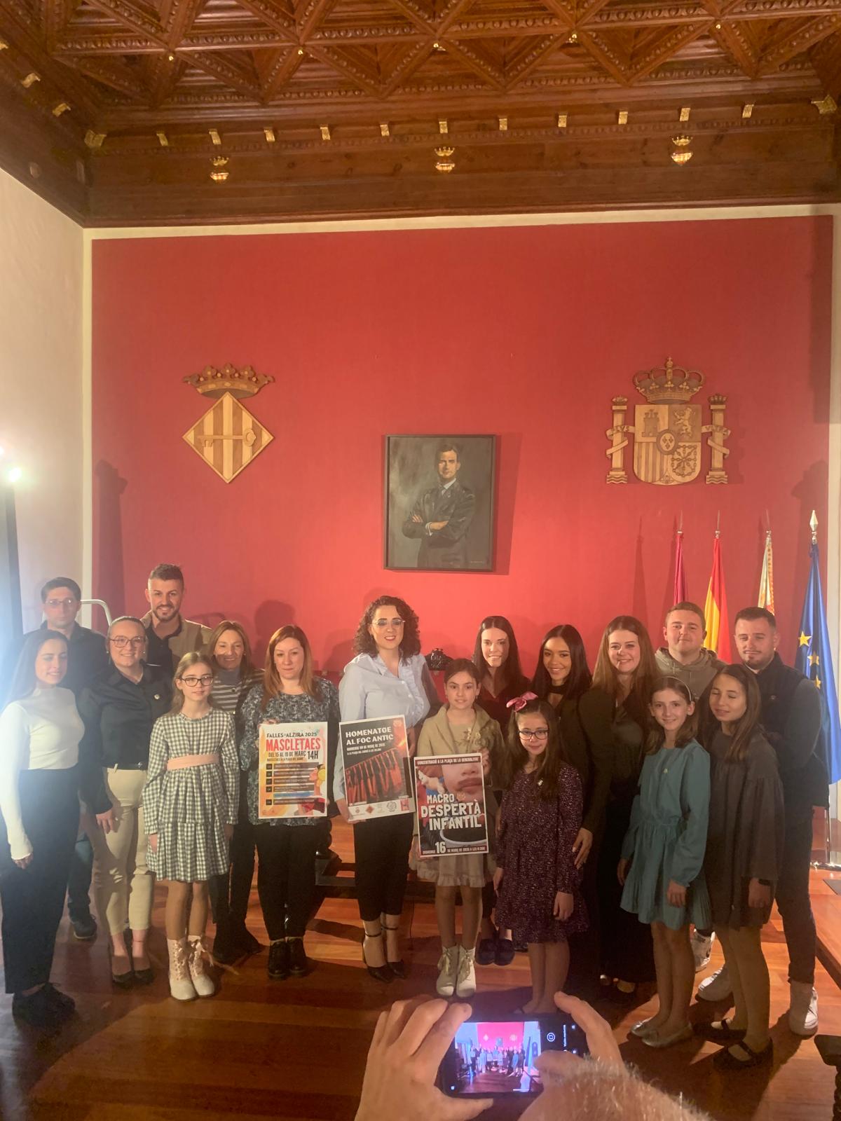 Alzira amplia su programa de mascletaes con un día más de pólvora y fiesta Alzira amplia su programa de mascletaes con un día más de pólvora y fiesta
