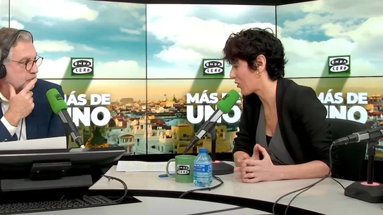 Elma Saiz con Carlos Alsina en 'Más de Uno' Elma Saiz con Carlos Alsina en 'Más de Uno'